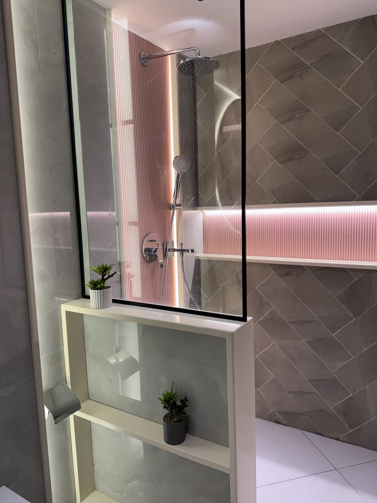DA Elements walk-in shower with backlit fluted feature wall